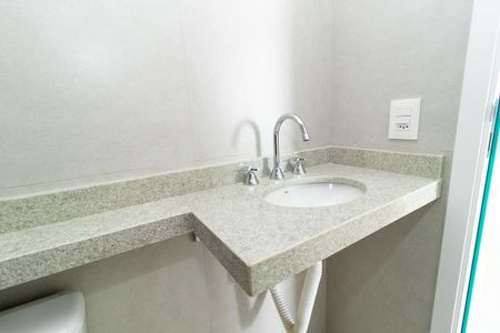 Apartamento para alugar com 48m², 2 quartos e 1 vaga Apartamento para alugar com 48m², 2 quartos e 1 vagaDetalhe do banheiro