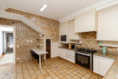 Casa à venda com 530m², 5 quartos e 4 vagas Casa à venda com 530m², 5 quartos e 4 vagasCozinha