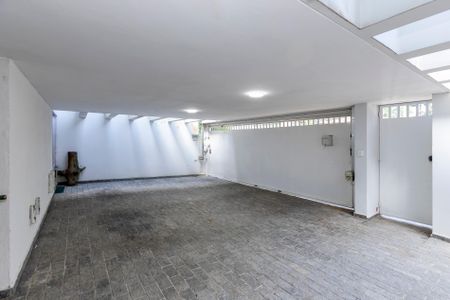 Casa à venda com 530m², 5 quartos e 4 vagas Casa à venda com 530m², 5 quartos e 4 vagasGaragem