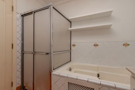 Casa à venda com 530m², 5 quartos e 4 vagas Casa à venda com 530m², 5 quartos e 4 vagasBanheiro da Suíte 1