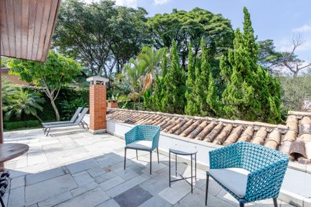 Casa à venda com 530m², 5 quartos e 4 vagas Casa à venda com 530m², 5 quartos e 4 vagasTerraço