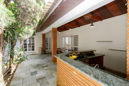 Casa à venda com 530m², 5 quartos e 4 vagas Casa à venda com 530m², 5 quartos e 4 vagasVaranda da Sala