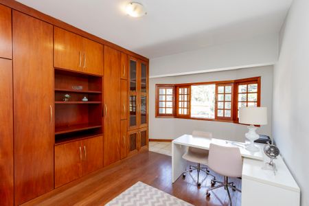 Casa à venda com 530m², 5 quartos e 4 vagas Casa à venda com 530m², 5 quartos e 4 vagasSuíte 2