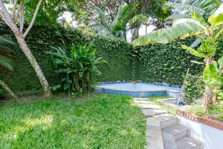 Casa à venda com 530m², 5 quartos e 4 vagas Casa à venda com 530m², 5 quartos e 4 vagasJardim