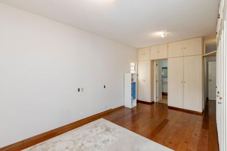 Casa à venda com 530m², 5 quartos e 4 vagas Casa à venda com 530m², 5 quartos e 4 vagasSuíte 3