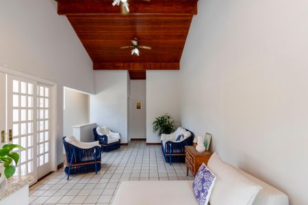 Casa à venda com 530m², 5 quartos e 4 vagas Casa à venda com 530m², 5 quartos e 4 vagasSalão