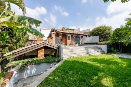 Casa à venda com 530m², 5 quartos e 4 vagas Casa à venda com 530m², 5 quartos e 4 vagasJardim