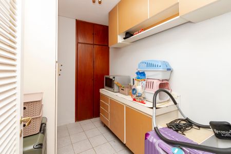 Casa à venda com 530m², 5 quartos e 4 vagas Casa à venda com 530m², 5 quartos e 4 vagasDespensa