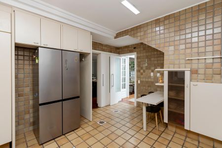 Casa à venda com 530m², 5 quartos e 4 vagas Casa à venda com 530m², 5 quartos e 4 vagasCozinha