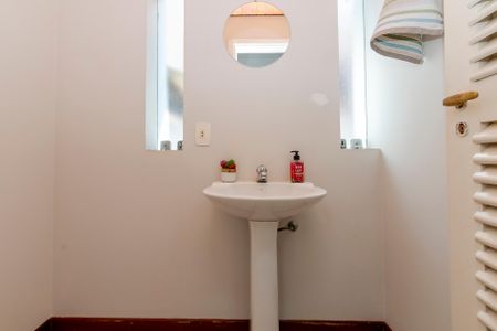 Casa à venda com 530m², 5 quartos e 4 vagas Casa à venda com 530m², 5 quartos e 4 vagasLavabo do Salão