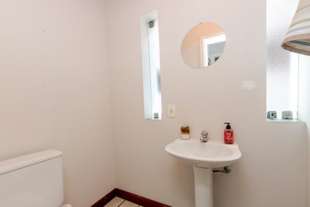 Casa à venda com 530m², 5 quartos e 4 vagas Casa à venda com 530m², 5 quartos e 4 vagasLavabo do Salão