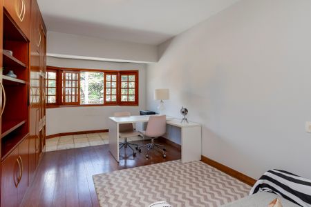 Casa à venda com 530m², 5 quartos e 4 vagas Casa à venda com 530m², 5 quartos e 4 vagasSuíte 2