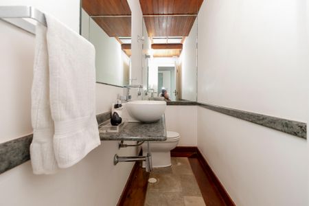 Casa à venda com 530m², 5 quartos e 4 vagas Casa à venda com 530m², 5 quartos e 4 vagasLavabo