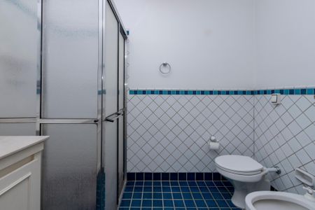 Casa à venda com 530m², 5 quartos e 4 vagas Casa à venda com 530m², 5 quartos e 4 vagasBanheiro da Suíte 2