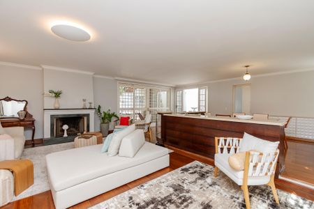 Casa à venda com 530m², 5 quartos e 4 vagas Casa à venda com 530m², 5 quartos e 4 vagasSala