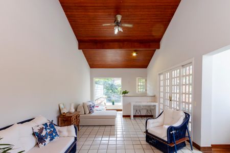 Casa à venda com 530m², 5 quartos e 4 vagas Casa à venda com 530m², 5 quartos e 4 vagasSalão