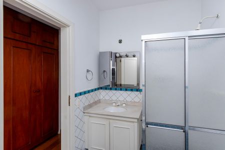 Casa à venda com 530m², 5 quartos e 4 vagas Casa à venda com 530m², 5 quartos e 4 vagasBanheiro da Suíte 2