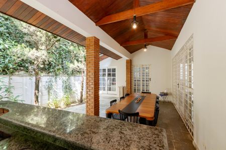 Casa à venda com 530m², 5 quartos e 4 vagas Casa à venda com 530m², 5 quartos e 4 vagasVaranda da Sala