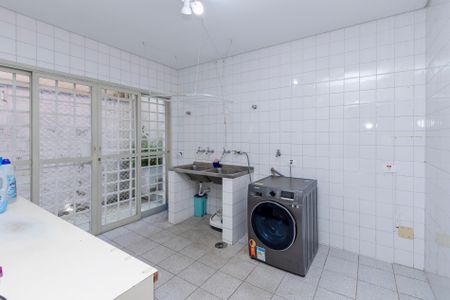 Casa à venda com 530m², 5 quartos e 4 vagas Casa à venda com 530m², 5 quartos e 4 vagasÁrea de Serviço