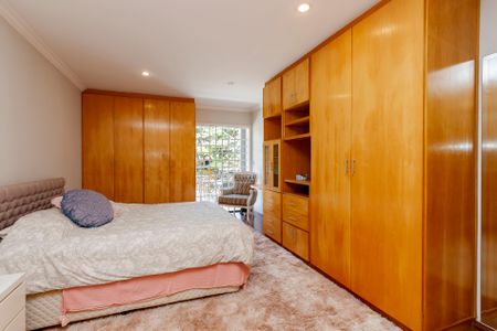 Casa à venda com 530m², 5 quartos e 4 vagas Casa à venda com 530m², 5 quartos e 4 vagasSuíte 1