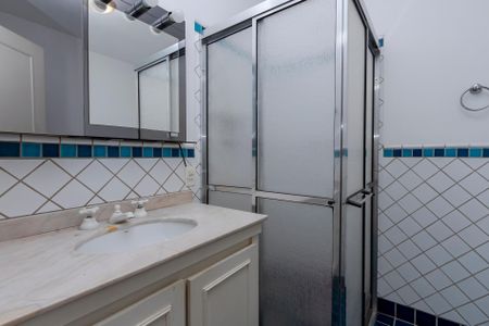 Casa à venda com 530m², 5 quartos e 4 vagas Casa à venda com 530m², 5 quartos e 4 vagasBanheiro da Suíte 2