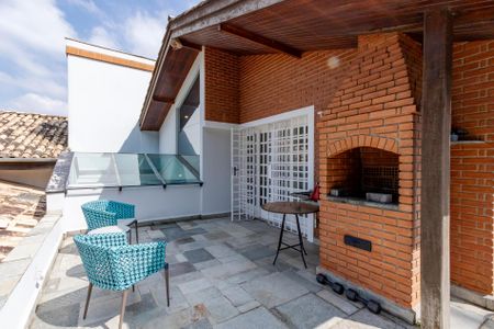 Casa à venda com 530m², 5 quartos e 4 vagas Casa à venda com 530m², 5 quartos e 4 vagasTerraço