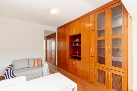 Casa à venda com 530m², 5 quartos e 4 vagas Casa à venda com 530m², 5 quartos e 4 vagasSuíte 2