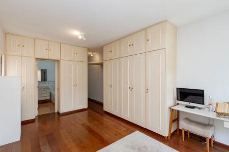 Casa à venda com 530m², 5 quartos e 4 vagas Casa à venda com 530m², 5 quartos e 4 vagasSuíte 3