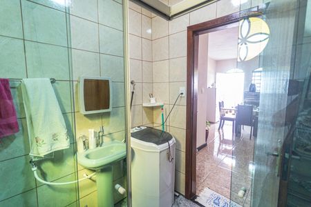 Casa à venda com 199m², 2 quartos e 2 vagasBanheiro Social