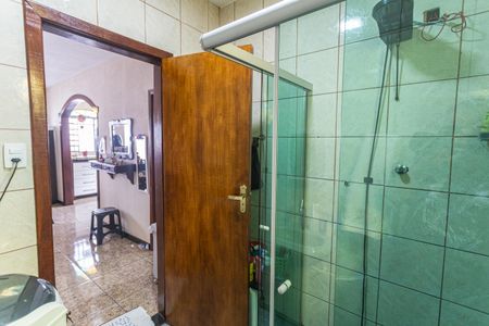 Casa à venda com 199m², 2 quartos e 2 vagasBanheiro Social