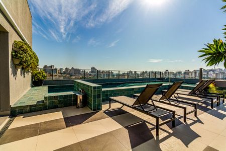 Studio à venda com 24m², 1 quarto e sem vaga Studio à venda com 24m², 1 quarto e sem vagaÁrea comum - Piscina