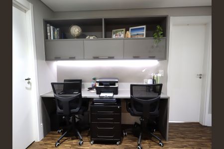 Apartamento à venda com 125m², 2 quartos e 2 vagasEscritório