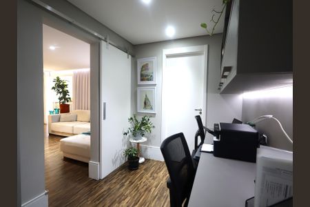 Apartamento à venda com 125m², 2 quartos e 2 vagasEscritório