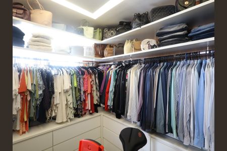 Apartamento à venda com 125m², 2 quartos e 2 vagasCloset da suíte