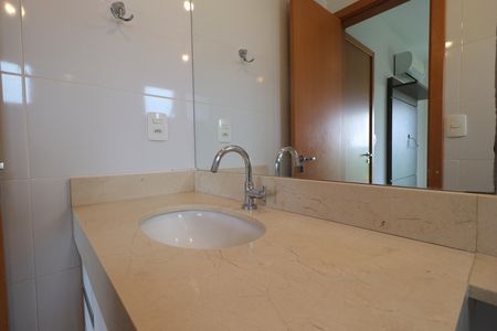 Apartamento para alugar com 73m², 2 quartos e 2 vagasBanheiro da Suíte