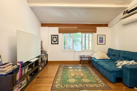 Casa à venda com 669m², 2 quartos e 3 vagasSala