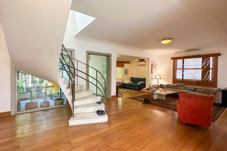 Casa à venda com 669m², 2 quartos e 3 vagasSala