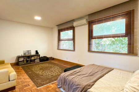 Casa à venda com 669m², 2 quartos e 3 vagasSuíte