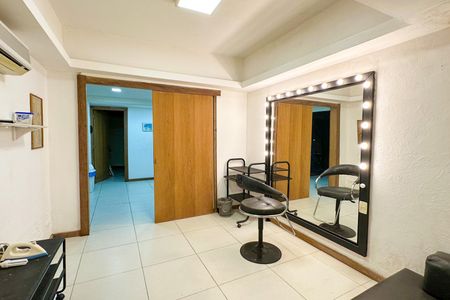 Casa à venda com 669m², 2 quartos e 3 vagasCamarim