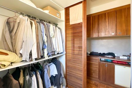 Casa à venda com 669m², 2 quartos e 3 vagasCloset - Suite