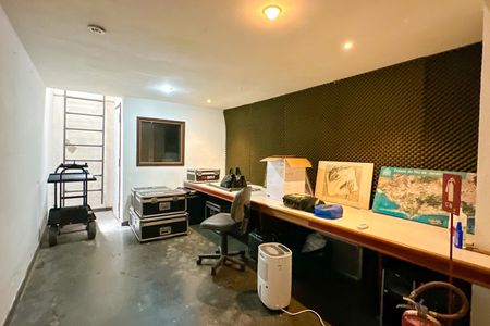 Casa à venda com 669m², 2 quartos e 3 vagasProdutora