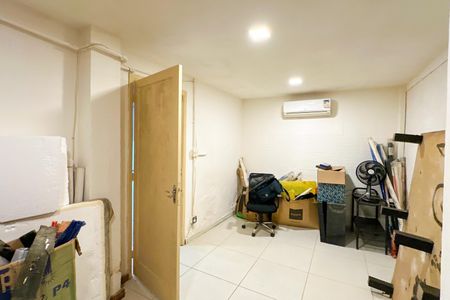 Casa à venda com 669m², 2 quartos e 3 vagasProdutora