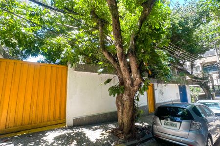 Casa à venda com 669m², 2 quartos e 3 vagasFachada