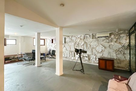 Casa à venda com 669m², 2 quartos e 3 vagasProdutora