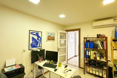 Casa à venda com 669m², 2 quartos e 3 vagasProdutora