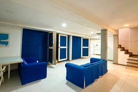 Casa à venda com 669m², 2 quartos e 3 vagasProdutora