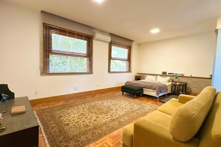 Casa à venda com 669m², 2 quartos e 3 vagasSuíte