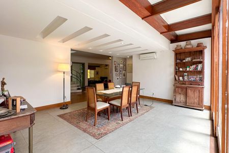 Casa à venda com 669m², 2 quartos e 3 vagasSala