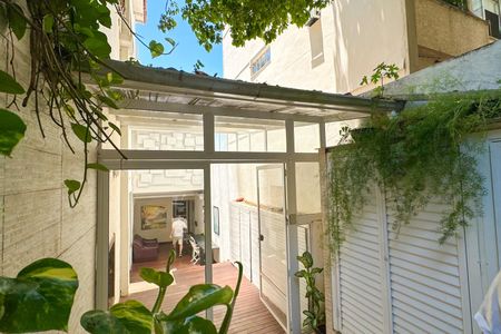 Casa à venda com 669m², 2 quartos e 3 vagasProdutora