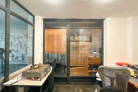 Casa à venda com 669m², 2 quartos e 3 vagasProdutora